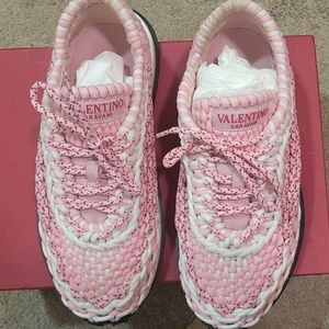 Valentino Garavani Crochet Knotted Macrame Fashion Sneakers Size 9 NIB